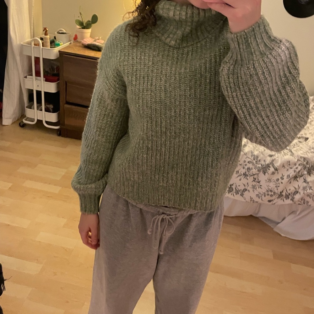 Old Navy chunky knit turtleneck sweater